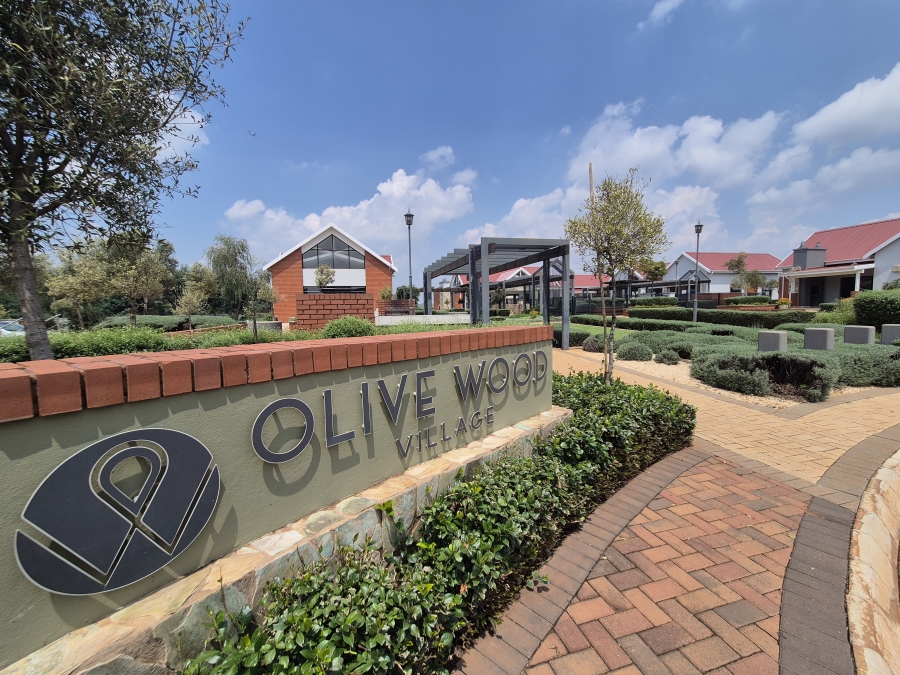 1 Bedroom Property for Sale in Glen Marais Gauteng