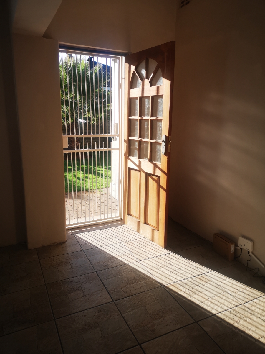 To Let 3 Bedroom Property for Rent in Rothdene Gauteng