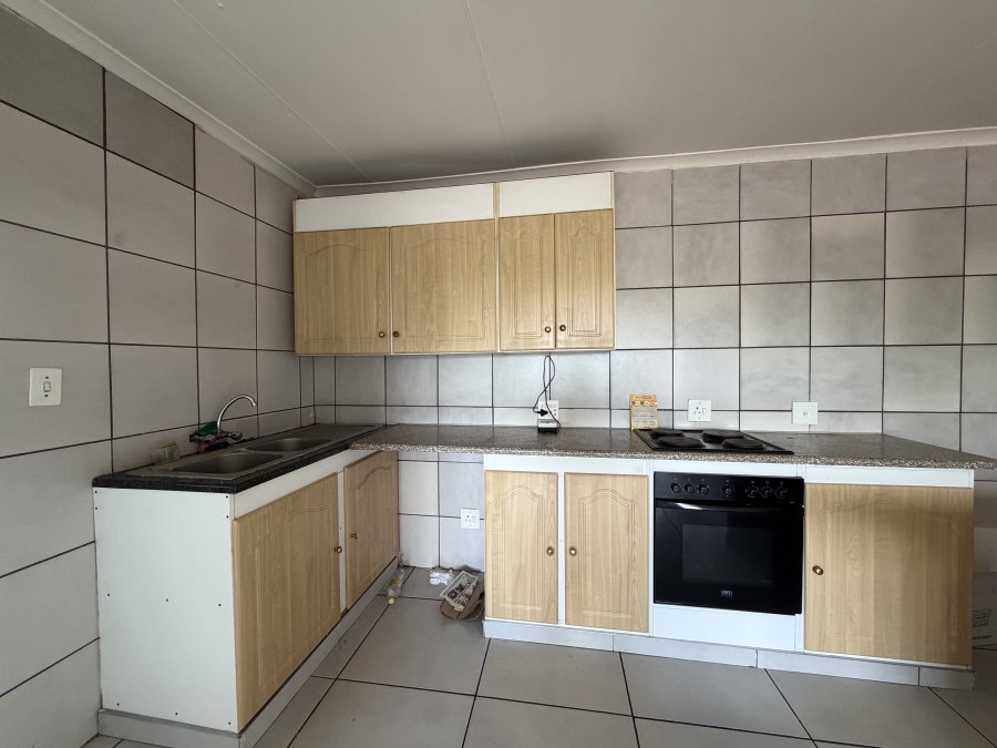 To Let 1 Bedroom Property for Rent in Erasmia Gauteng