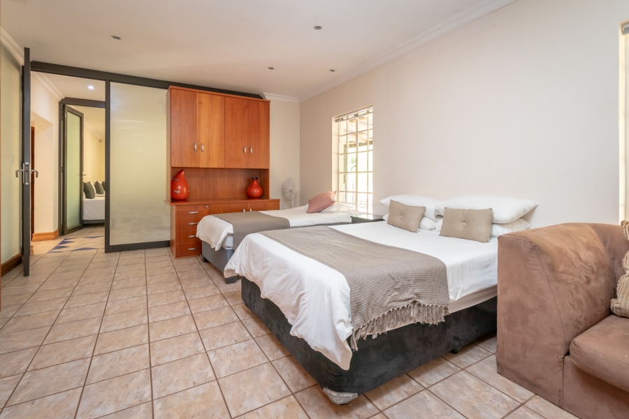9 Bedroom Property for Sale in Hekpoort Gauteng