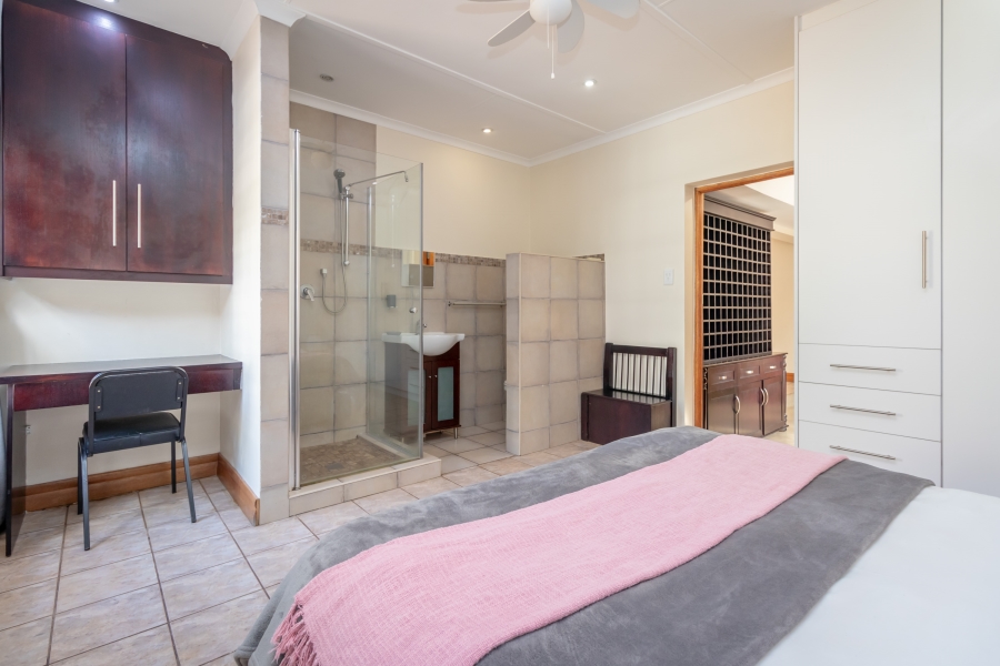 9 Bedroom Property for Sale in Hekpoort Gauteng