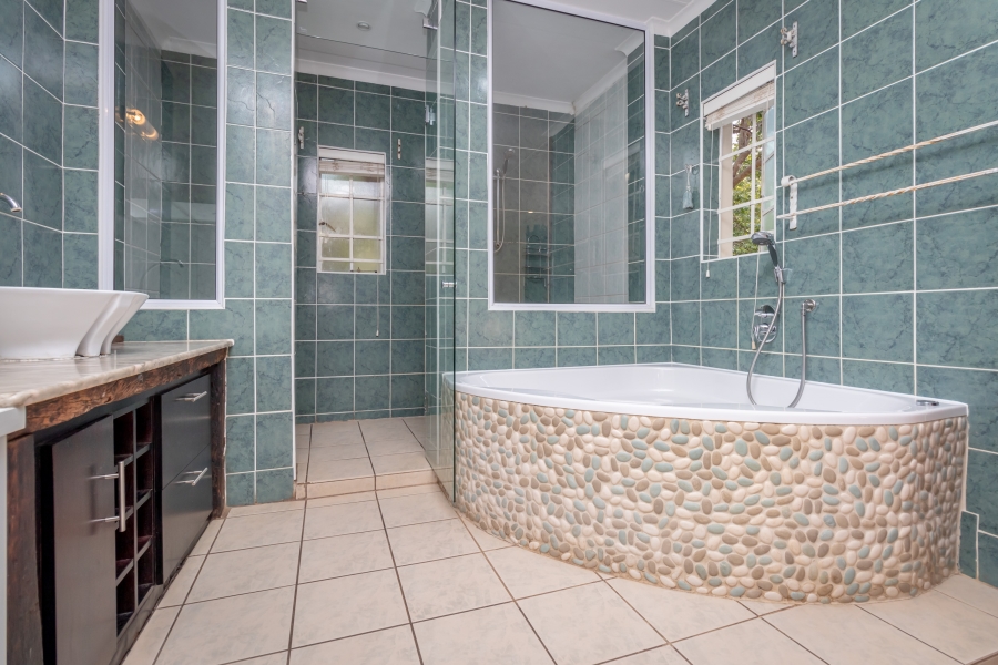 9 Bedroom Property for Sale in Hekpoort Gauteng