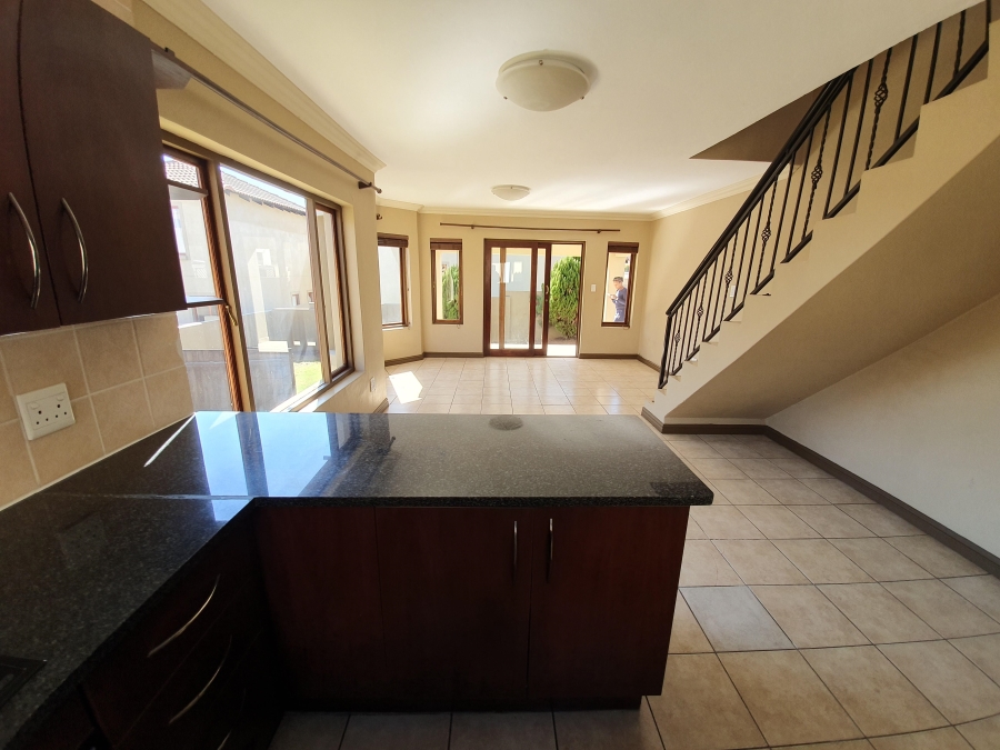 To Let 2 Bedroom Property for Rent in Kyalami Hills Gauteng