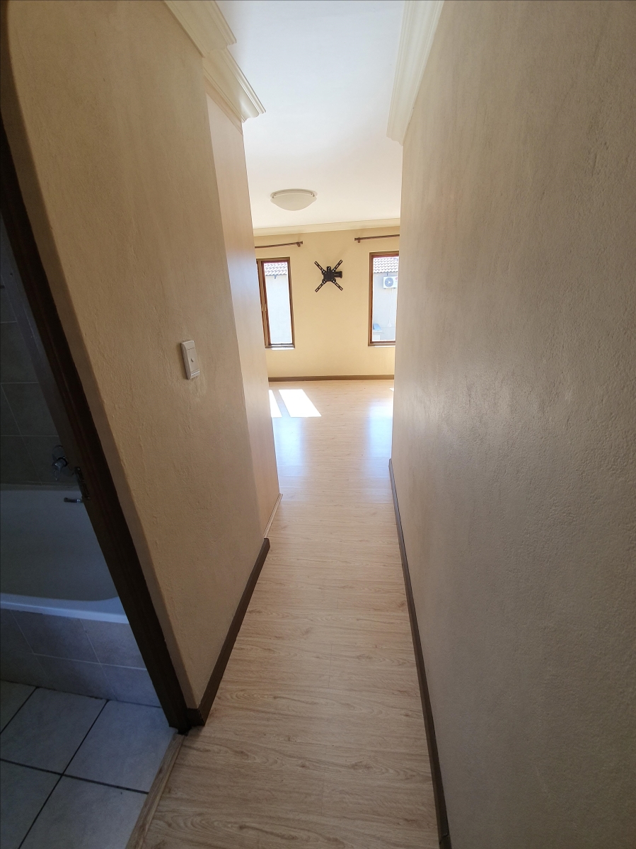 To Let 2 Bedroom Property for Rent in Kyalami Hills Gauteng