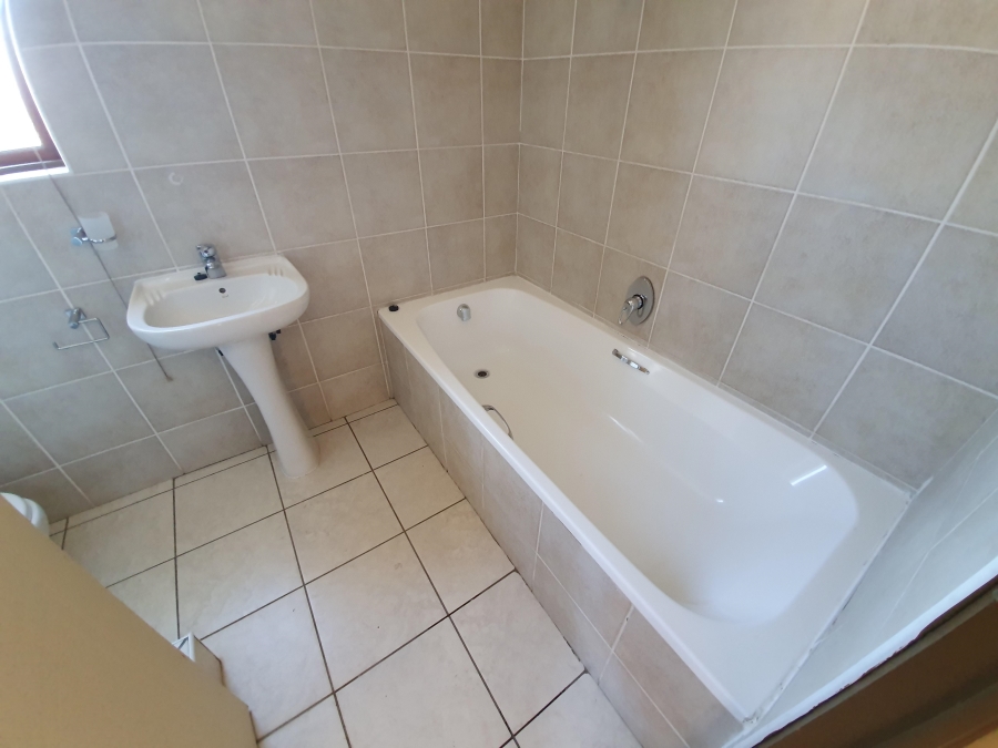 To Let 2 Bedroom Property for Rent in Kyalami Hills Gauteng
