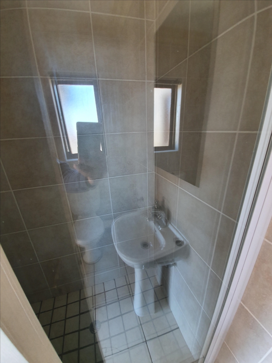 To Let 2 Bedroom Property for Rent in Kyalami Hills Gauteng