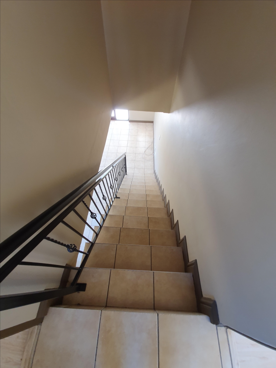 To Let 2 Bedroom Property for Rent in Kyalami Hills Gauteng