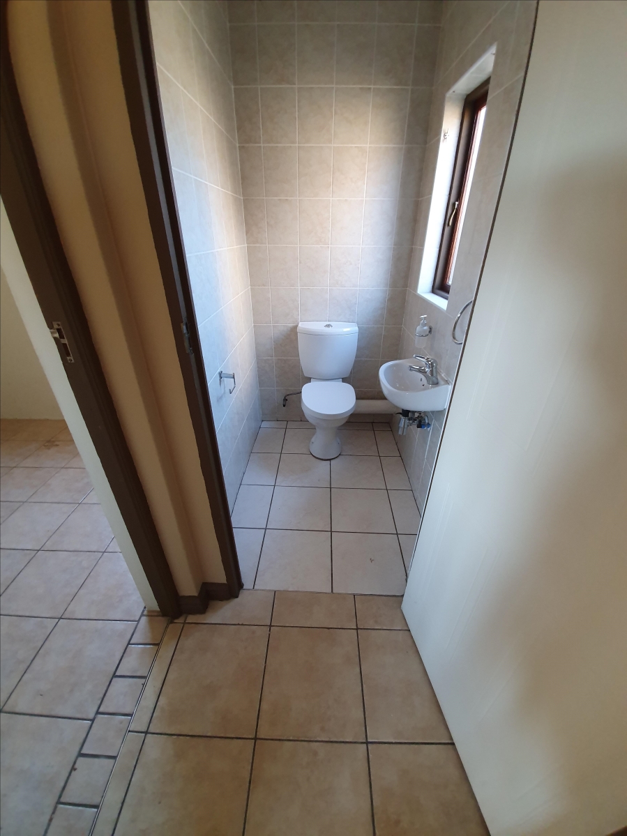 To Let 2 Bedroom Property for Rent in Kyalami Hills Gauteng