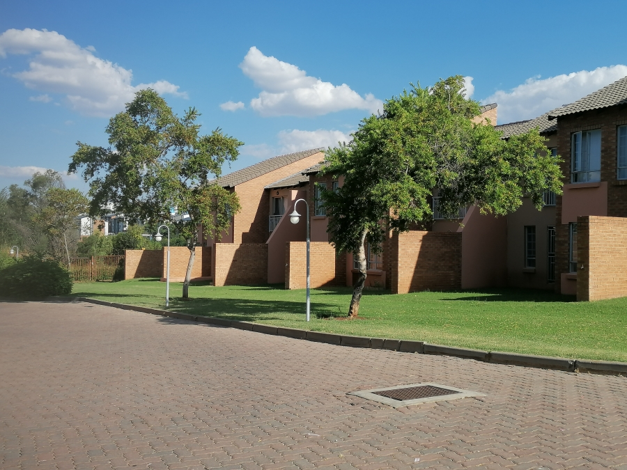 To Let 2 Bedroom Property for Rent in Noordwyk Gauteng