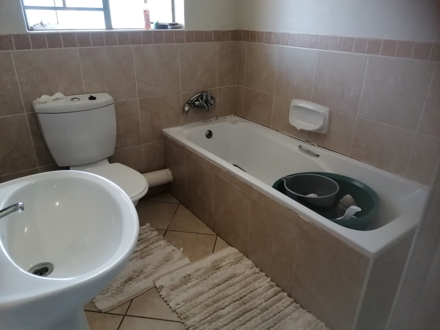 To Let 2 Bedroom Property for Rent in Noordwyk Gauteng