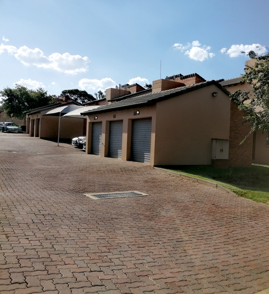 To Let 2 Bedroom Property for Rent in Noordwyk Gauteng