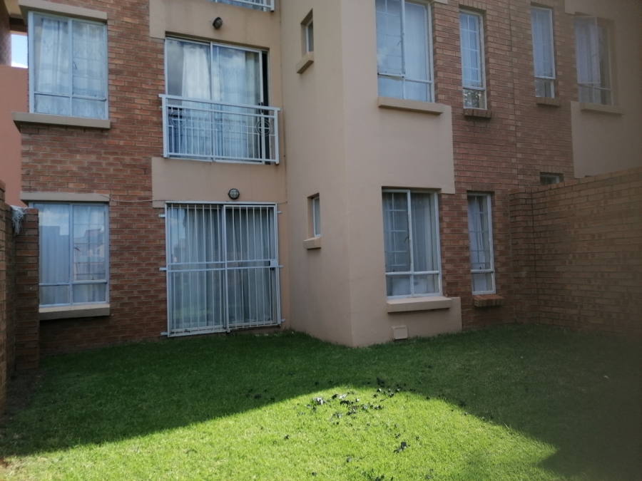To Let 2 Bedroom Property for Rent in Noordwyk Gauteng