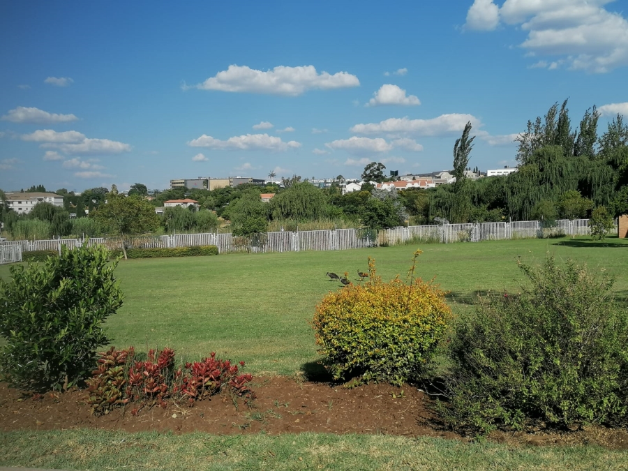 To Let 2 Bedroom Property for Rent in Noordwyk Gauteng