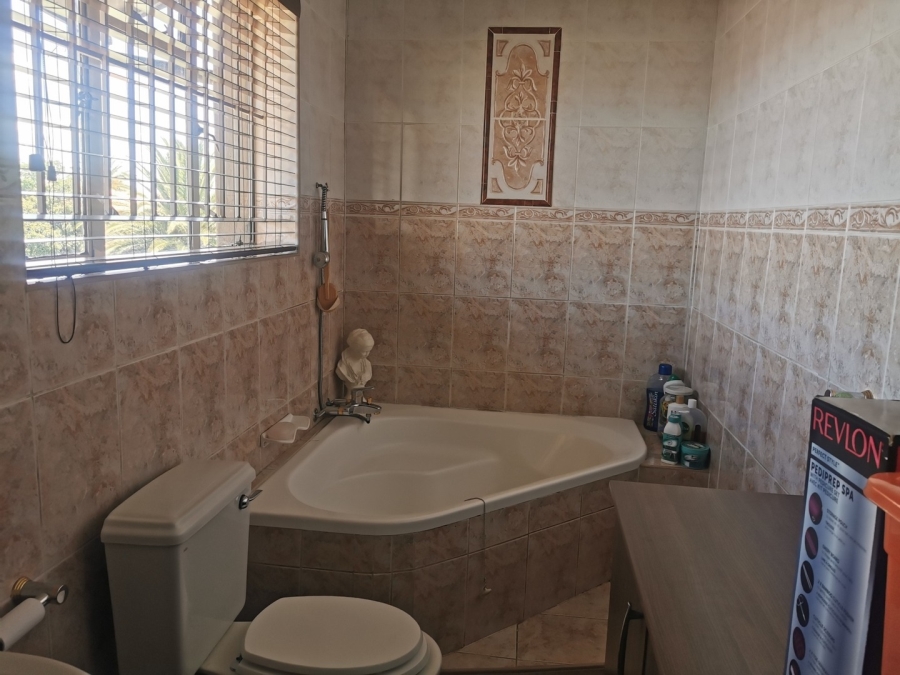 4 Bedroom Property for Sale in Croydon Gauteng