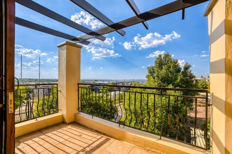 1 Bedroom Property for Sale in Lonehill Gauteng