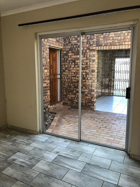 To Let 4 Bedroom Property for Rent in Sundowner Gauteng