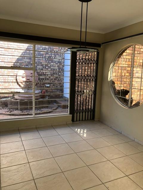 To Let 4 Bedroom Property for Rent in Sundowner Gauteng