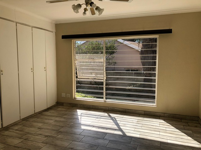 To Let 4 Bedroom Property for Rent in Sundowner Gauteng