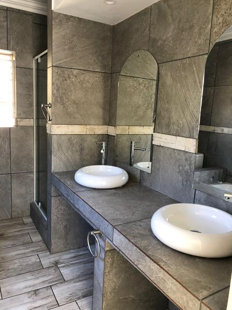 To Let 4 Bedroom Property for Rent in Sundowner Gauteng