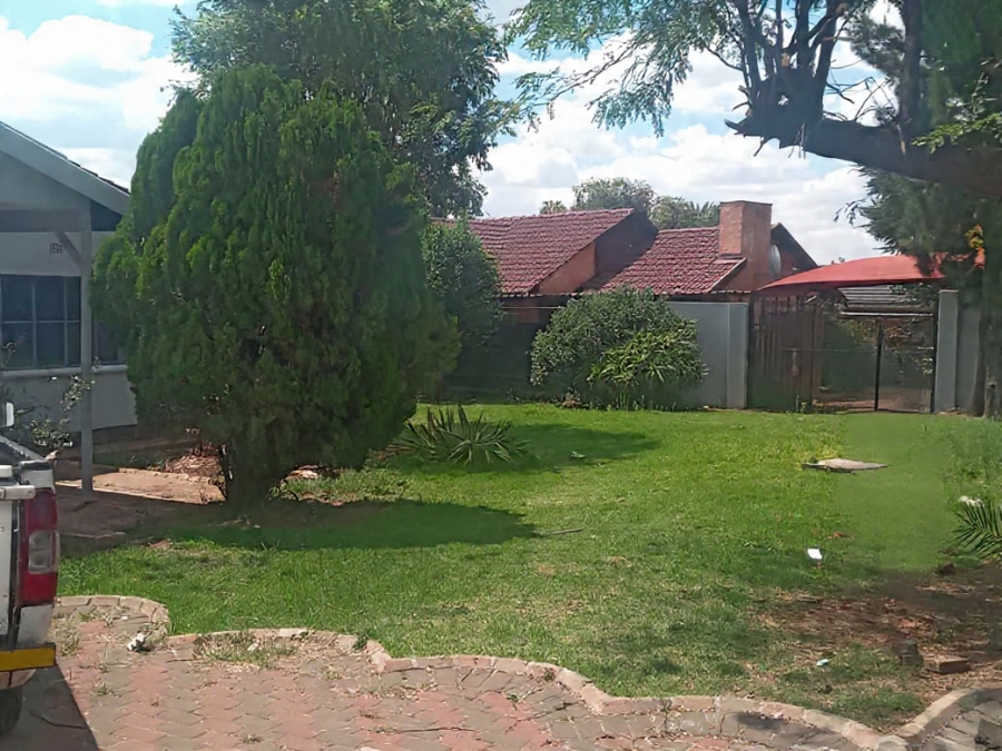 3 Bedroom Property for Sale in Rhodesfield Gauteng