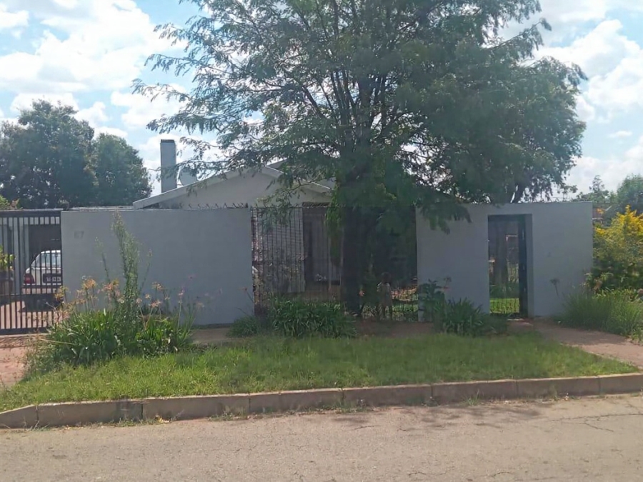 3 Bedroom Property for Sale in Rhodesfield Gauteng