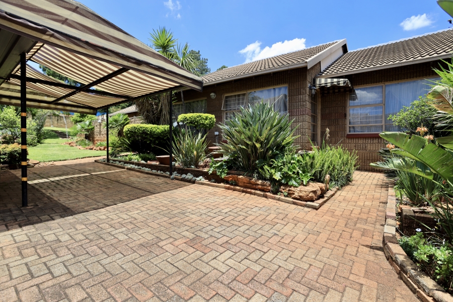 2 Bedroom Property for Sale in Lindhaven Gauteng