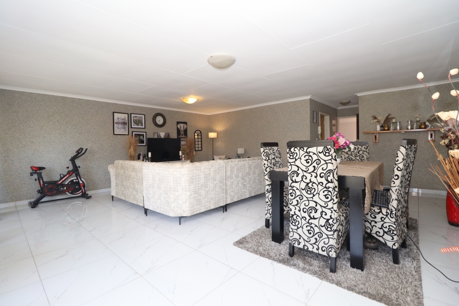 2 Bedroom Property for Sale in Lindhaven Gauteng