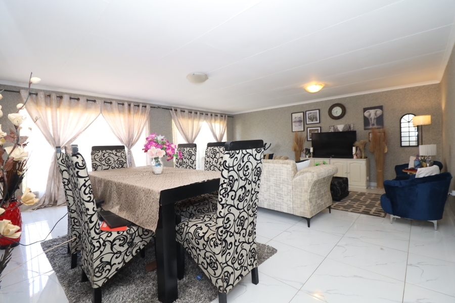 2 Bedroom Property for Sale in Lindhaven Gauteng