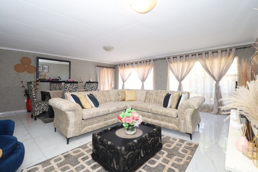 2 Bedroom Property for Sale in Lindhaven Gauteng