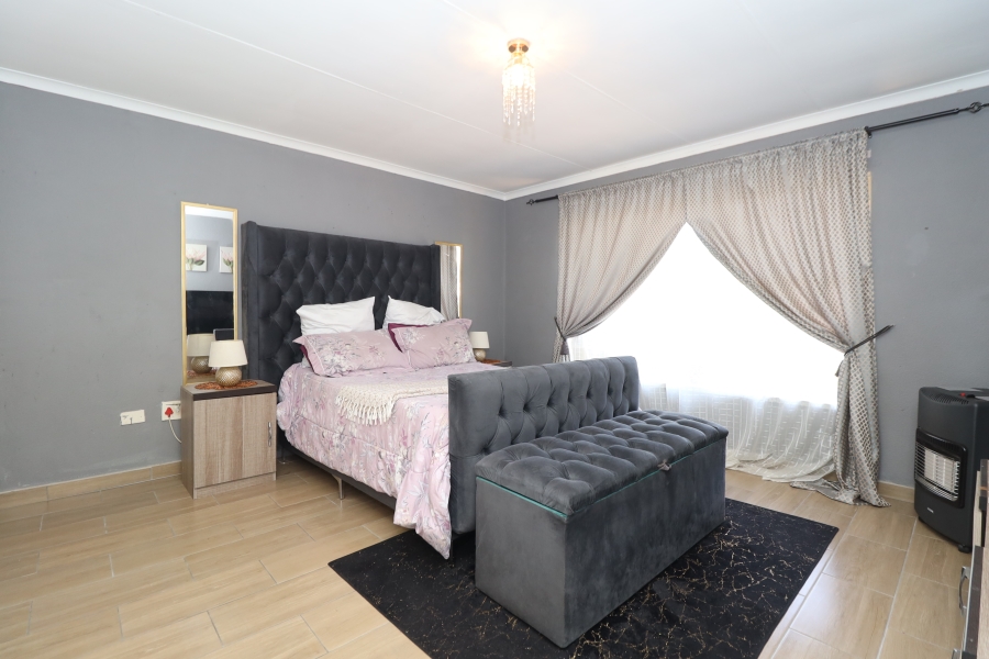 2 Bedroom Property for Sale in Lindhaven Gauteng