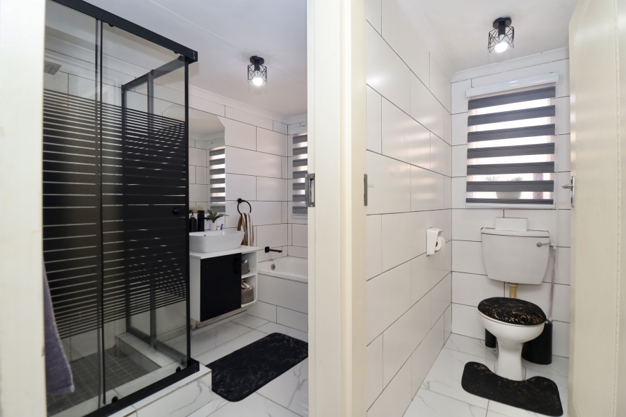 2 Bedroom Property for Sale in Lindhaven Gauteng