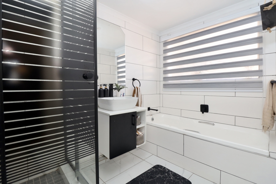 2 Bedroom Property for Sale in Lindhaven Gauteng