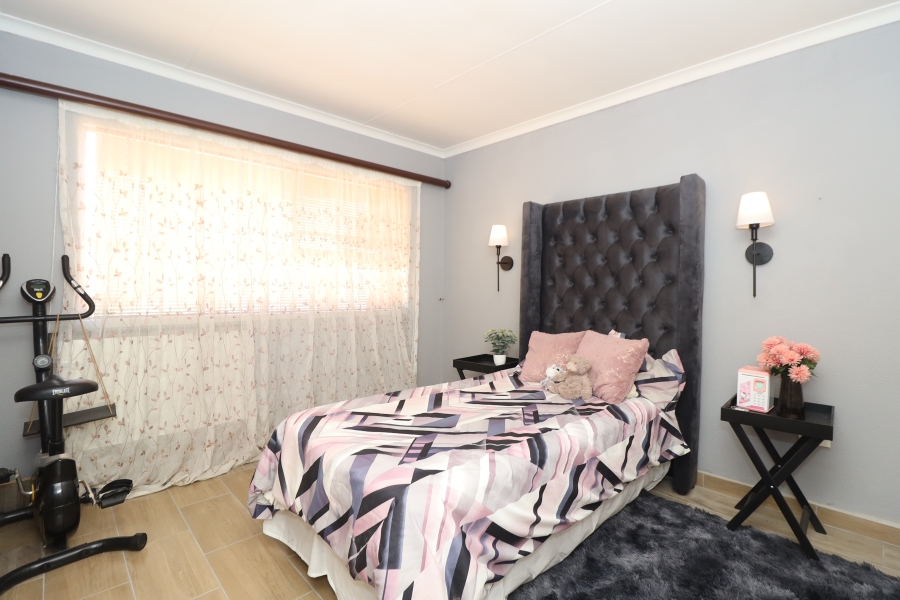 2 Bedroom Property for Sale in Lindhaven Gauteng