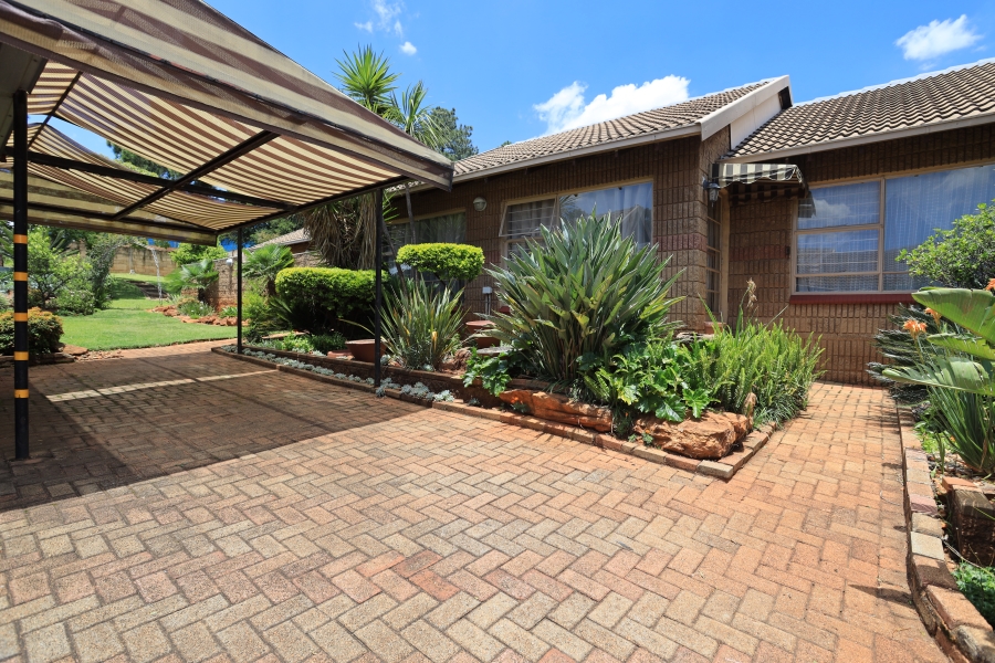 2 Bedroom Property for Sale in Lindhaven Gauteng