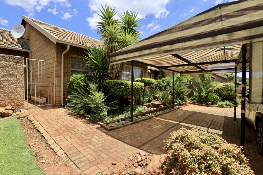 2 Bedroom Property for Sale in Lindhaven Gauteng