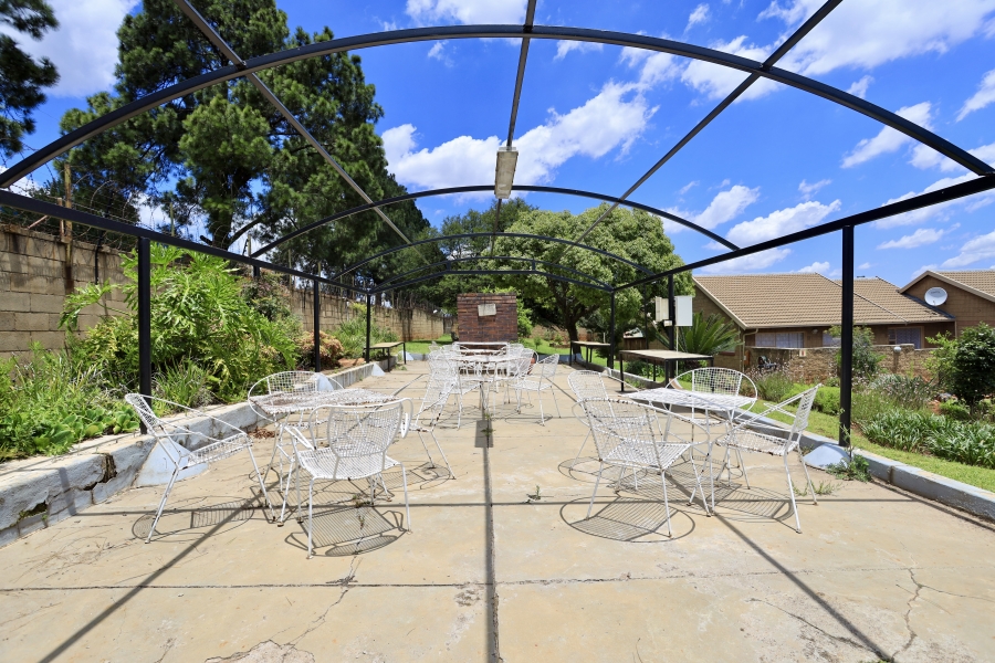 2 Bedroom Property for Sale in Lindhaven Gauteng