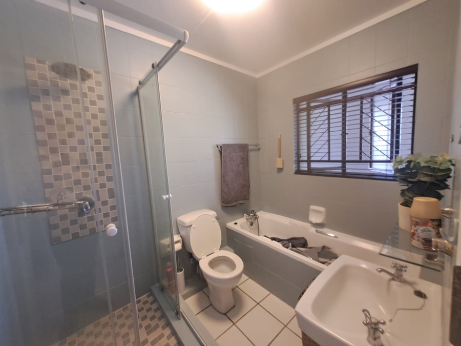 To Let 1 Bedroom Property for Rent in Benmore Gardens Gauteng
