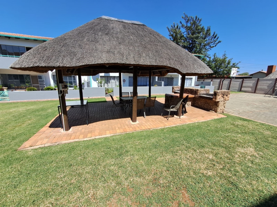 2 Bedroom Property for Sale in Verwoerdpark Gauteng