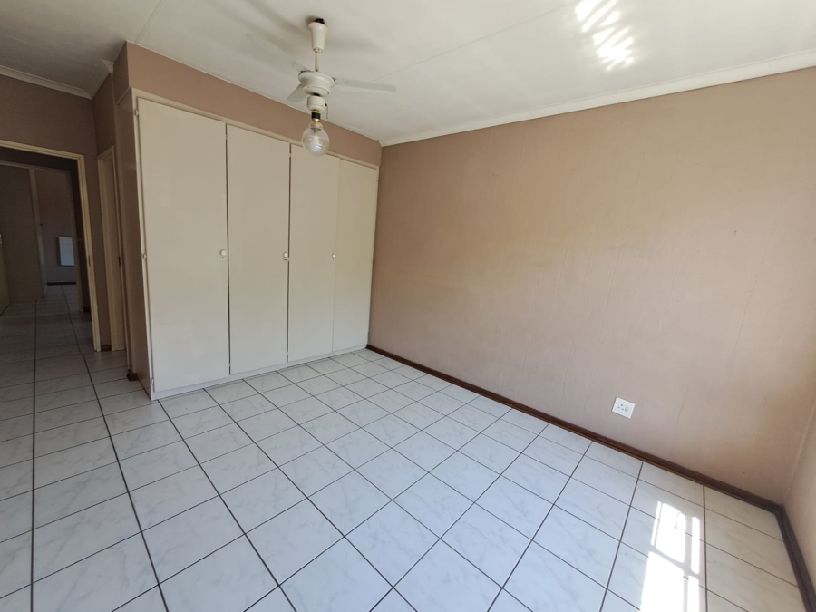 2 Bedroom Property for Sale in Verwoerdpark Gauteng
