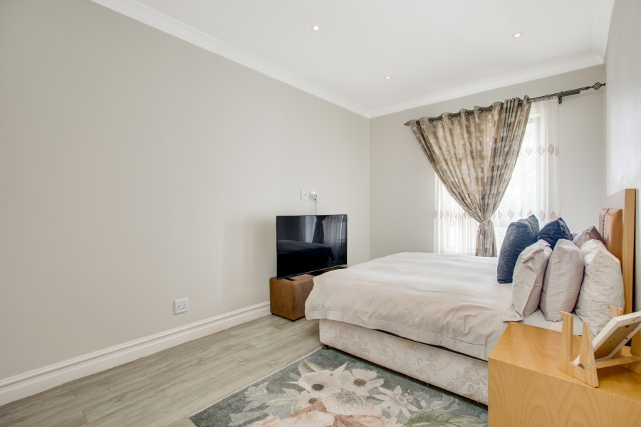 2 Bedroom Property for Sale in Bryanston Gauteng