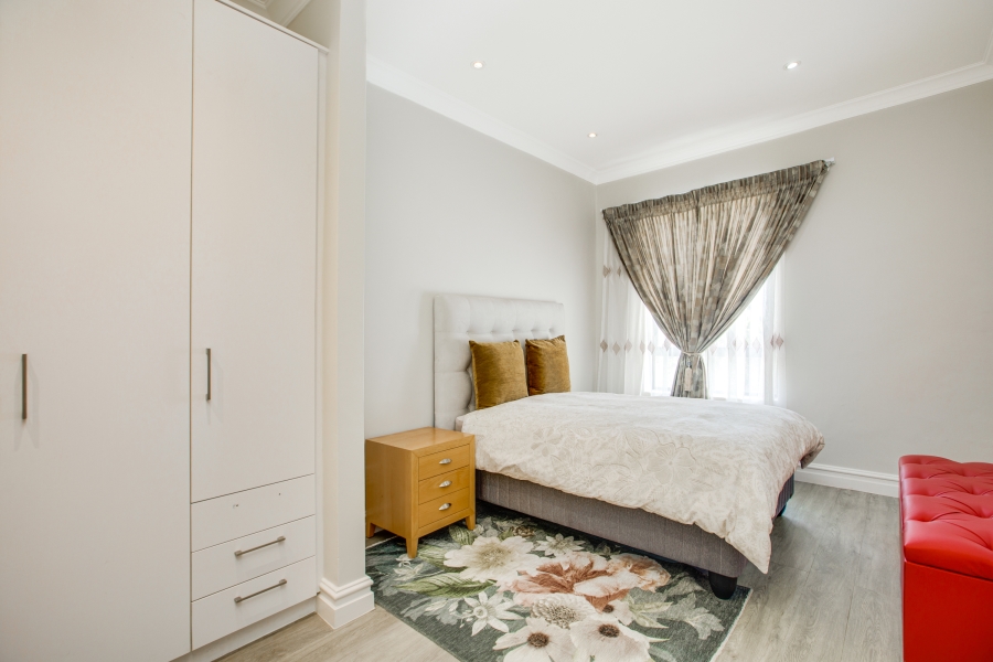 2 Bedroom Property for Sale in Bryanston Gauteng