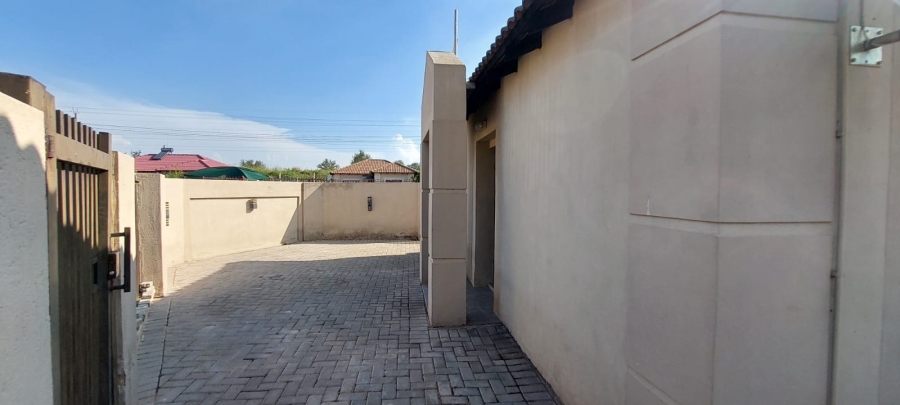 3 Bedroom Property for Sale in Nkwe Estate Gauteng