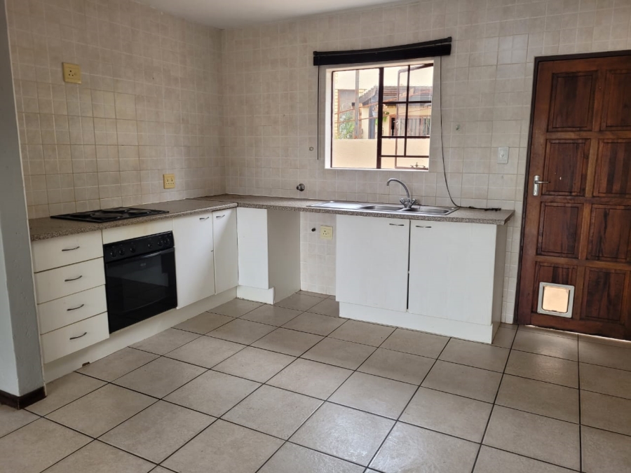 2 Bedroom Property for Sale in Noordheuwel Gauteng