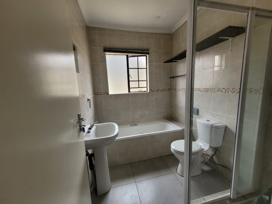 2 Bedroom Property for Sale in Noordheuwel Gauteng