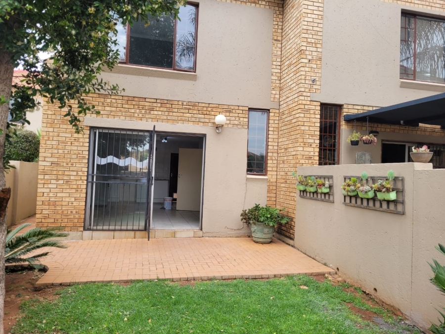 2 Bedroom Property for Sale in Noordheuwel Gauteng