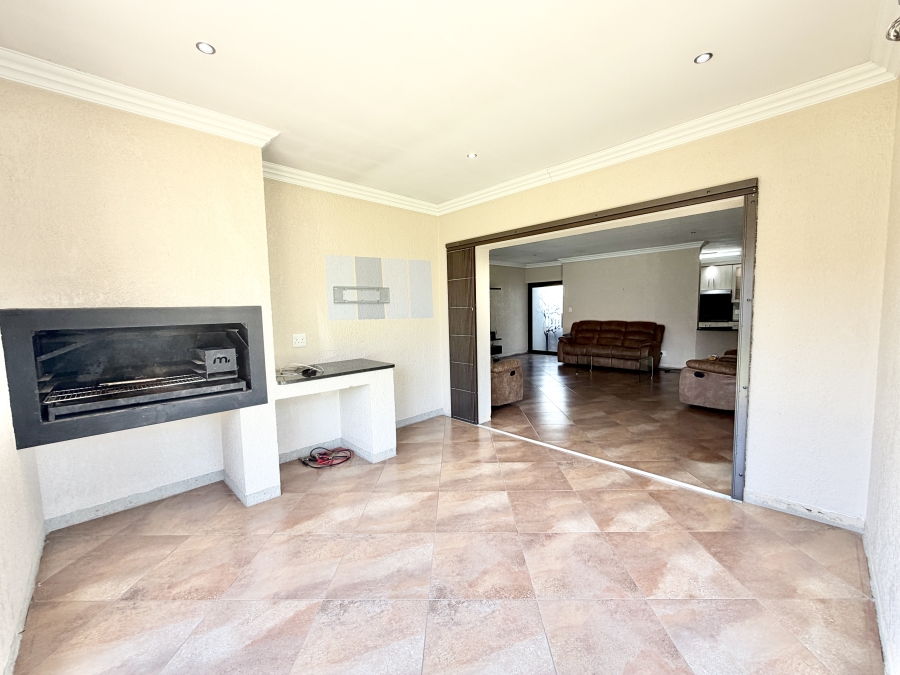 3 Bedroom Property for Sale in Rua Vista Gauteng