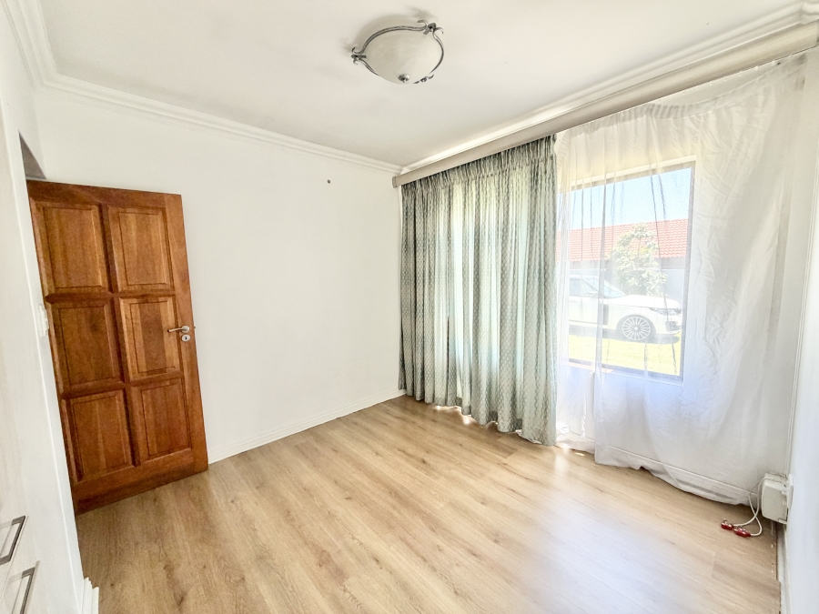 3 Bedroom Property for Sale in Rua Vista Gauteng