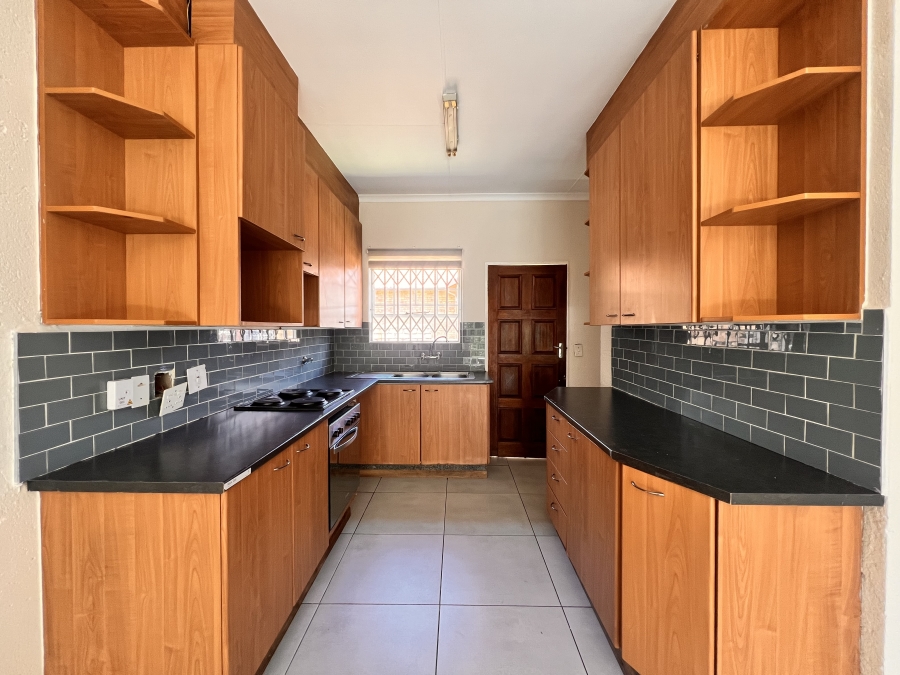 To Let 2 Bedroom Property for Rent in Kyalami Hills Gauteng