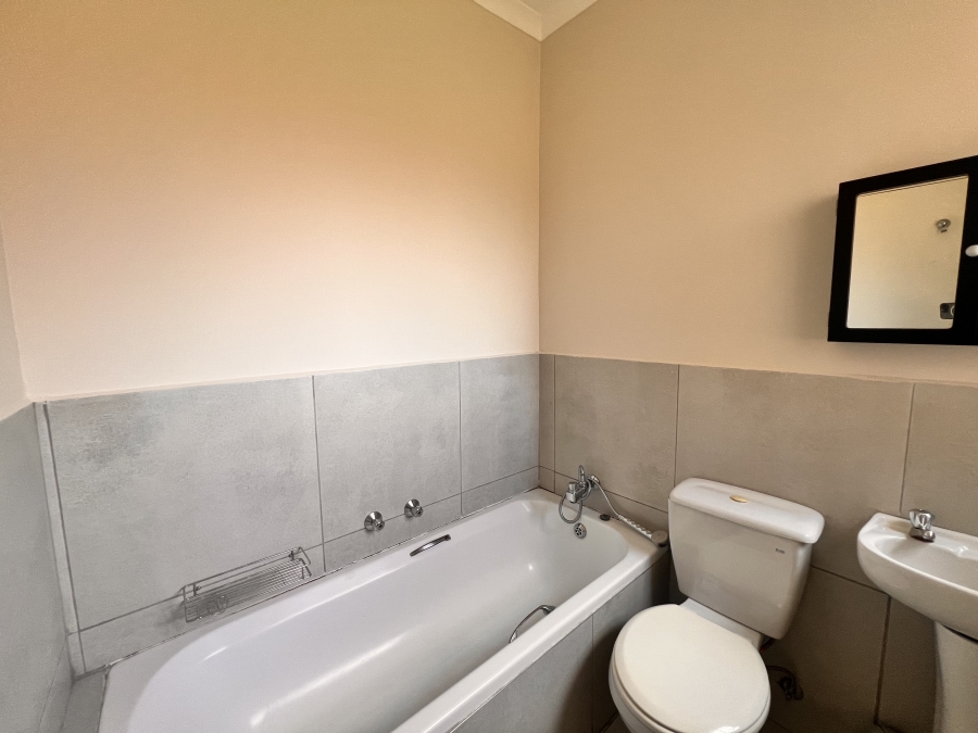 To Let 2 Bedroom Property for Rent in Kyalami Hills Gauteng