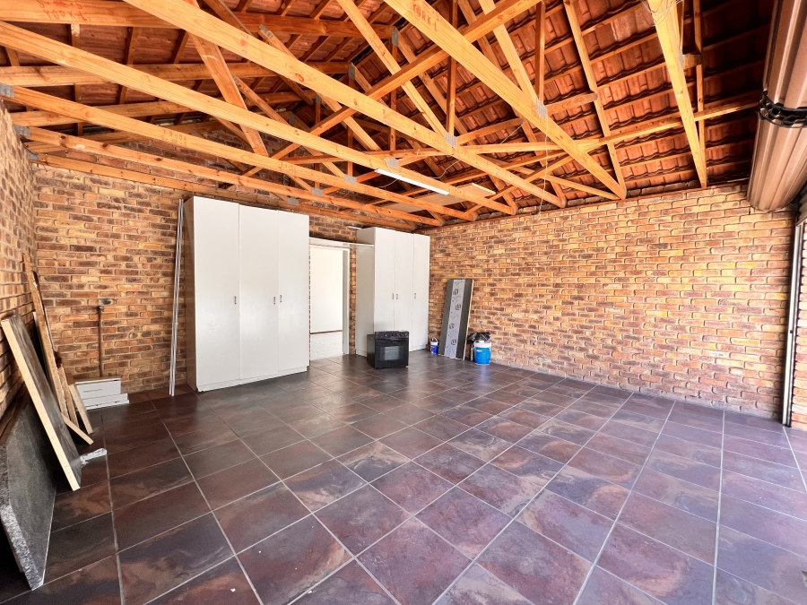 To Let 2 Bedroom Property for Rent in Kyalami Hills Gauteng